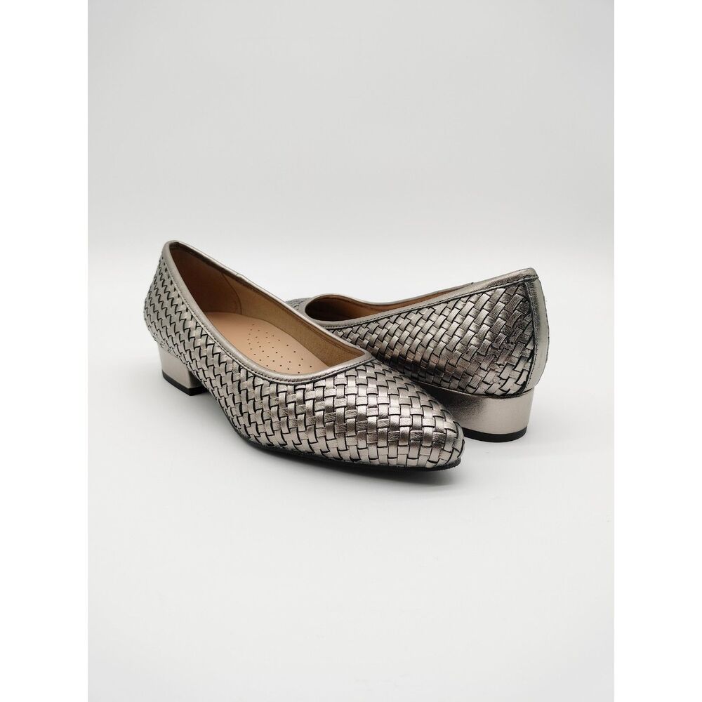 Trotters Jade Size 7M Silver Woven Arch Support Low Block Heel Formal Dress Pump